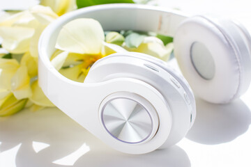 wireless white music headphones. For use in advertising or product catalog