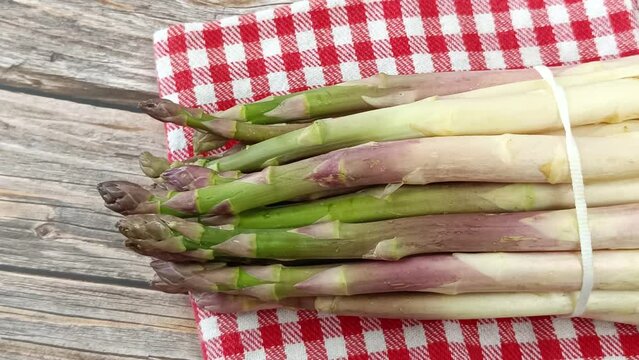 bottes d'asperges vertes, en gros plan