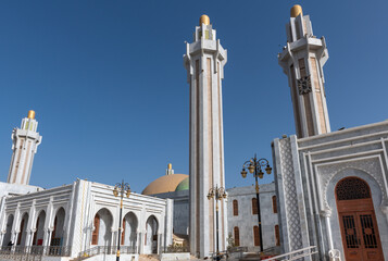 Fototapeta premium vue de la Grande mosquée des Mourides à Dakar au Sénégal en Afrique de l'Ouest