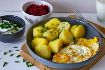 Potatoes with fried egg, buttermilk, beetroot and cucumber salad. Spring dinner - 786470006