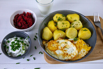 Potatoes with fried egg, buttermilk, beetroot and cucumber salad. Spring dinner - 786470408