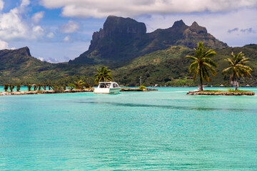 Bora Bora Island, French Polynesia. - obrazy, fototapety, plakaty