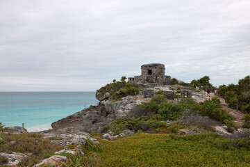 Fototapeta na wymiar Mexico ruins of the Mayan city of Tulum on an ordinary winter day