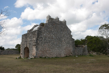 Fototapeta na wymiar Mexico ruins of a Mayan city Sayil on a cloudy winter day