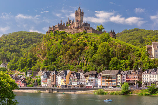 View of sunny Cochem with Reichsburg castle, beautiful town on romantic Moselle river, Germany