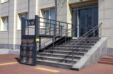 Staircase and lift for people with disabilities