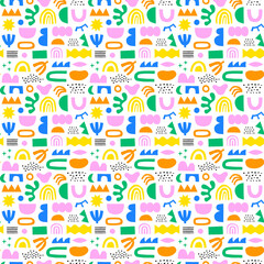 Naklejka premium Abstract organic shape seamless pattern with colorful geometric doodles. Flat cartoon background, simple random shapes in bright childish colors. 