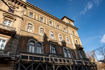 Fototapeta premium Beautiful, old house in the streets of Budapest, with painted facade in golden ornaments