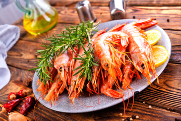 boiled shrimps with fresh lemon and dill