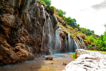 Imagen de cascadas con efecto de seda en el agua ideal para vacacionar en méxico 