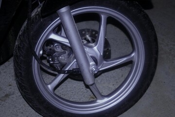 motorcycle tires with silver tire rims