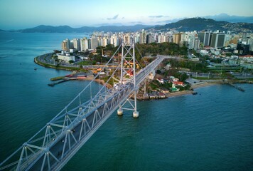 Naklejka premium Ponte Hercílio Luz em Florianópolis