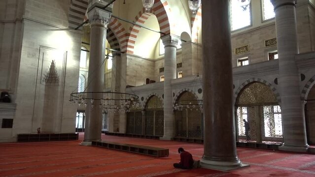 Istanbul, a believer in prayer in Sultan Suleiman's mosque