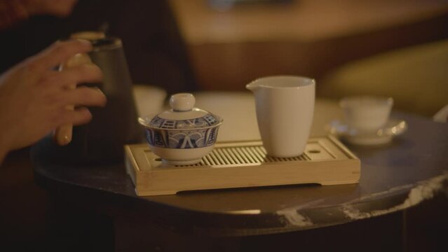 taza de t&eacute; con una jarra tradicional china