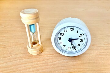 砂時計と時計・時間の管理イメージ
