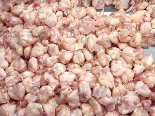 raw chicken in the supermarket