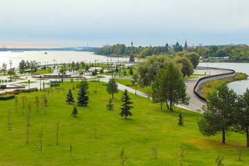 View of Strelka Park, monument to the 1000th anniversary of Yaroslavl - obrazy, fototapety, plakaty