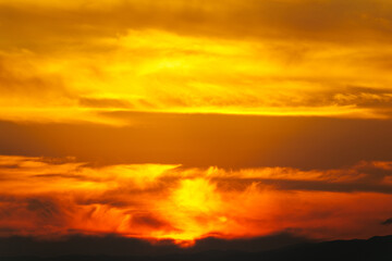 湘南から見た夕日に染まった雲