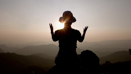 Silhouette of a woman paying respects and praying A symbol of gratitude to the Lord.