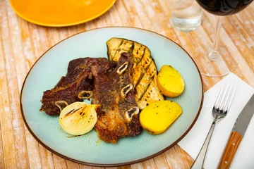 Plexiglas foto achterwand Mutton rack pieces, egg-plant, half potatoes and onion fried on char grill © JackF