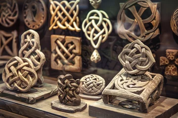 Foto op Plexiglas A collection of wooden carvings with various designs and shapes © mila103