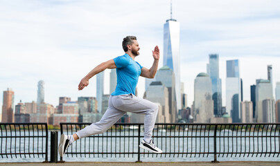 Mature man doing sport on street. Runners sprinting outdoors. Sport man training in a urban area, healthy lifestyle sport concept. Man in sportswear jogging exercise at public park in New York City. - 786854634