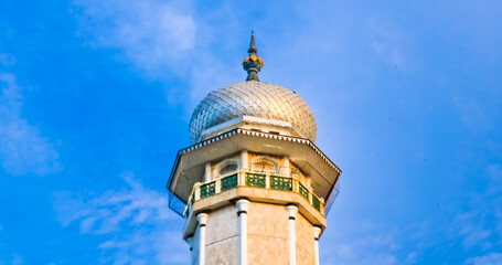 Fototapeta na wymiar view of the minaret of the Baiturrahman mosque, Aceh