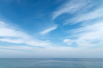 Naklejka na ściany i meble Seascape with the horizon and clouds