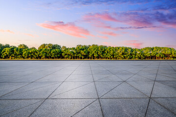 Empty square floor and green trees with sky clouds at sunset - obrazy, fototapety, plakaty