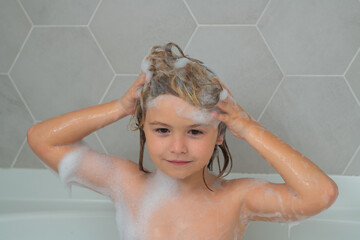 Kids face in foam. Child with shampoo foam and bubbles on hair taking bath. Portrait of smiling kid, hair care and hygiene concept. Kids shampoo for long hair. Washing hair in bath. - 786908874
