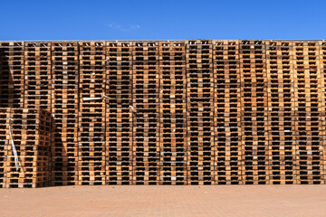 Pallet pallets container transport truck industry - 786936221