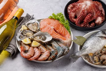 Plexiglas foto achterwand Seafood Platter Delight: Shrimps, Salmon, Oysters Galore © karandaev