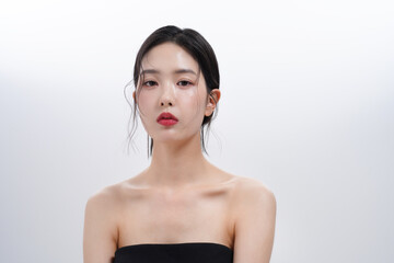 黒いドレスを着た若い女性のポートレート