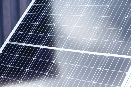 Zoom sur des cellules de panneaux photovoltaïques, panneau solaire, double cellule, énergie solaire
