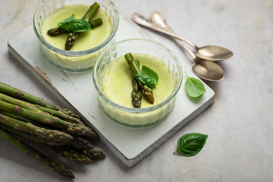 flan sal&eacute; aux asperges et basilic cr&eacute;meux mousseux