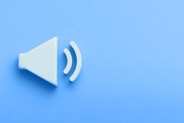 Blue background with text space and a 3D volume symbol