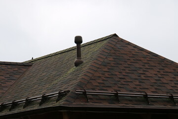 The roof as an architectural detail in the construction of houses.