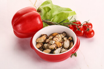 Marinated mussels in the bowl