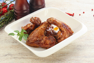 Roasted chicken wings with spicy sauce