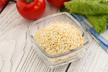 Raw sesame seeds in the bowl