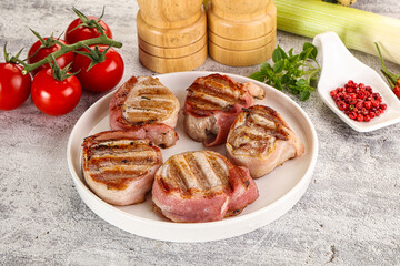Grilled pork tenderloin with bacon