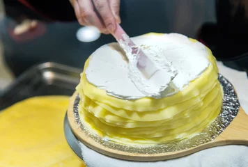 Gordijnen Making durian thousand layer cake © xy