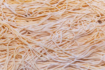 Plexiglas foto achterwand Fresh raw noodles in market © xy