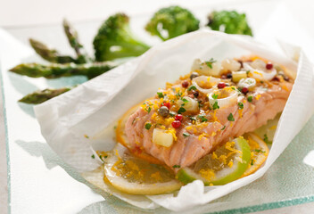 salmon with lemon and vegetables