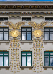 prachtvoller Jugendstil in Wien, Detail einer Hausfassade in der Nähe des Naschmarkts