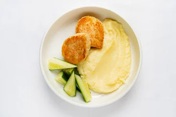 Plexiglas foto achterwand mashed potato with cutlets and cucumber © Maksim Shebeko