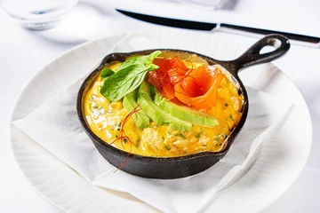 Gordijnen omelet with salmon and spinach © Maksim Shebeko