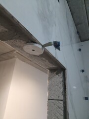 Homemade support for mounting a porcelain stoneware slab.