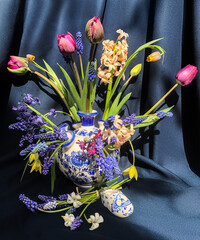 Romantic bouquet of the first garden flowers - 787121273
