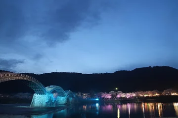 Fototapete Kintai-Brücke 『錦帯橋とサクラ』夜桜 ライトアップ 山口県岩国   日本観光　Kintai Bridge 　